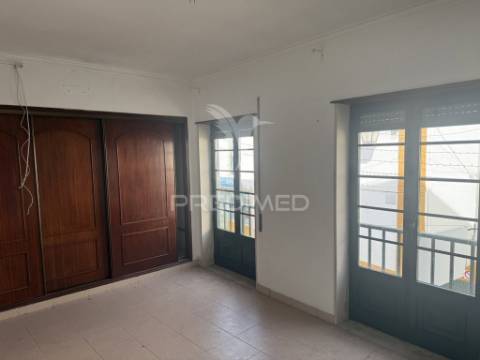 T3 com terraço e loja - arruda dos vinhos