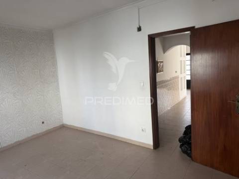 T3 com terraço e loja - arruda dos vinhos