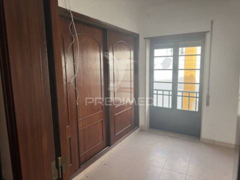 T3 com terraço e loja - arruda dos vinhos