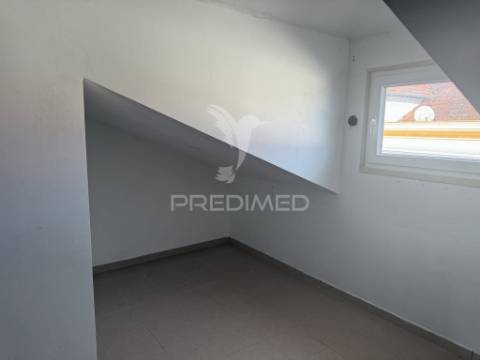 T3 com terraço e loja - arruda dos vinhos