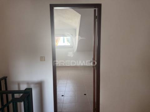 T3 com terraço e loja - arruda dos vinhos