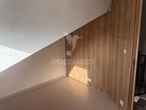 T3 com terraço e loja - arruda dos vinhos