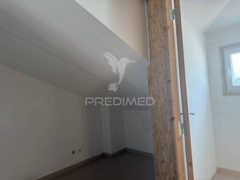 T3 com terraço e loja - arruda dos vinhos