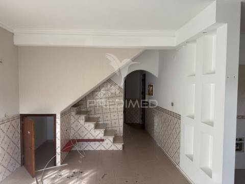 T3 com terraço e loja - arruda dos vinhos