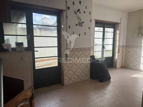 T3 com terraço e loja - arruda dos vinhos