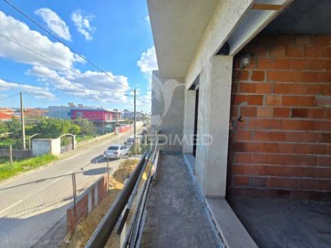 Moradia gem. t4, c/3 suites e piscina, em fernão ferro