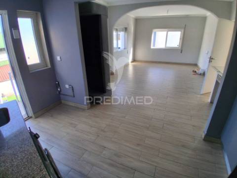 Andar‑moradia t3 renovado em gondomar