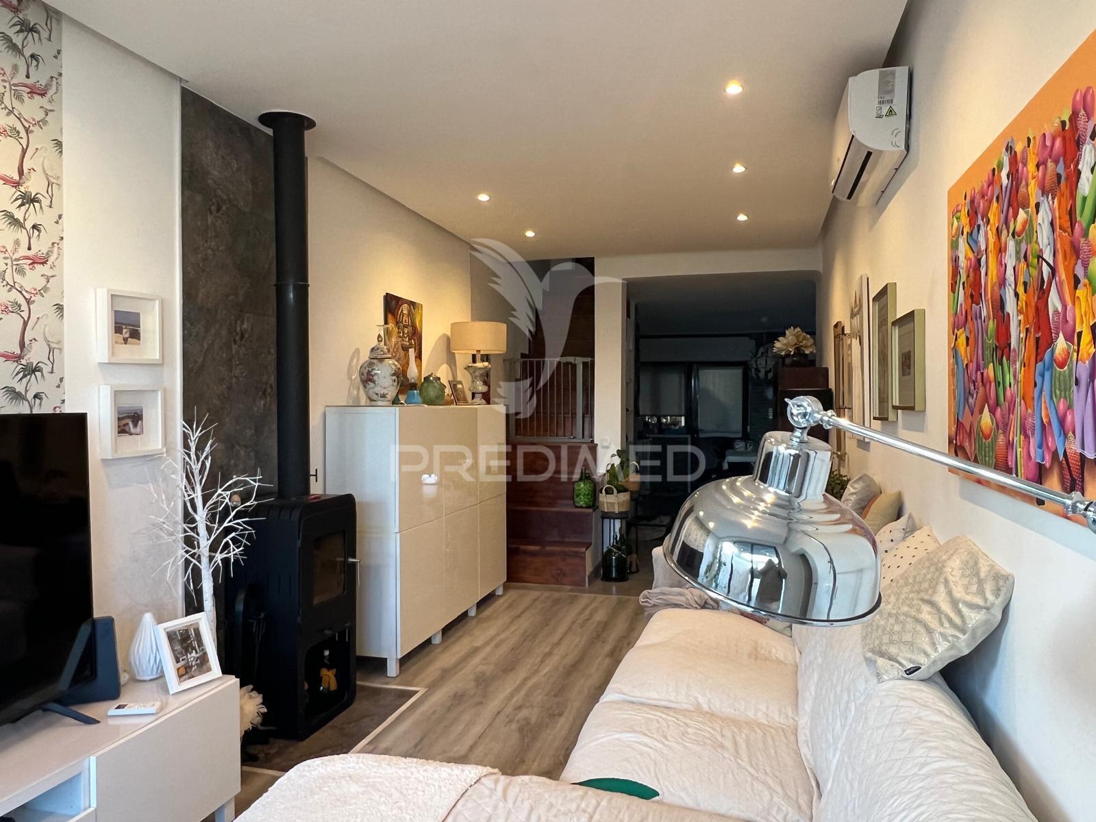 Moradia v4 junto à praia na costa da caparica