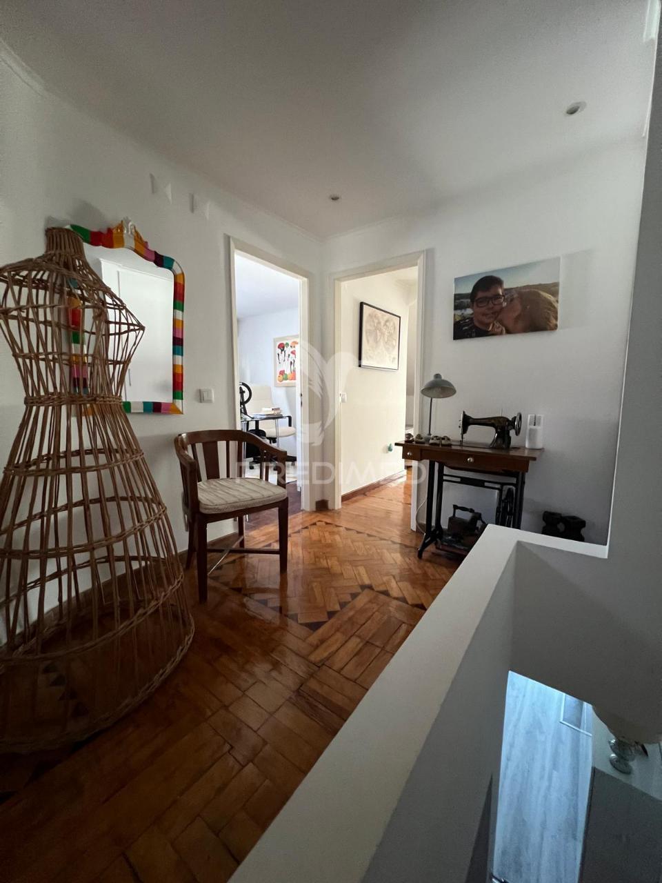 Moradia v4 junto à praia na costa da caparica