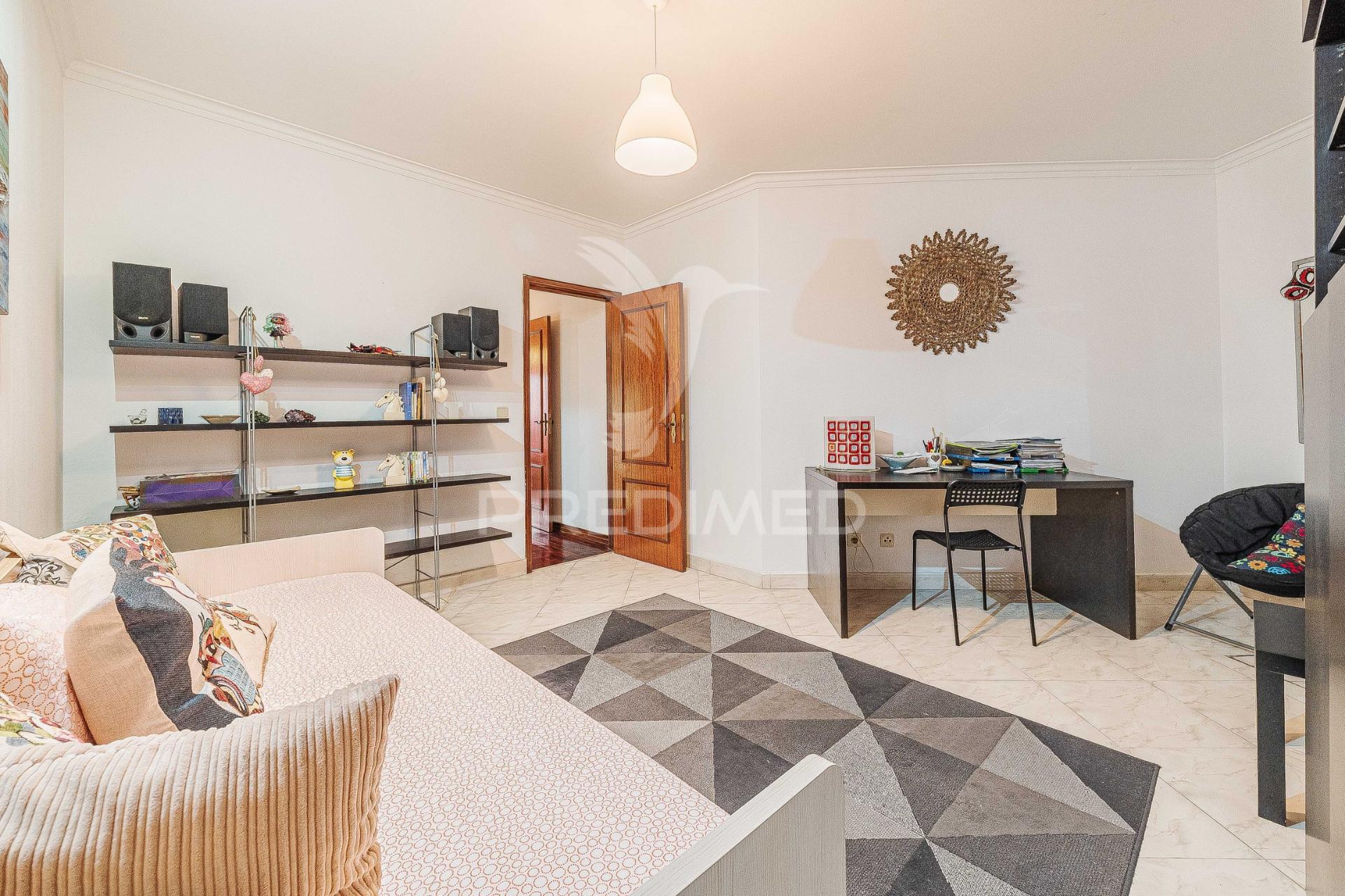 Apartamento | 4 assoalhadas | massamá