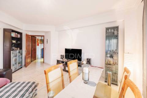 Apartamento | 4 assoalhadas | massamá