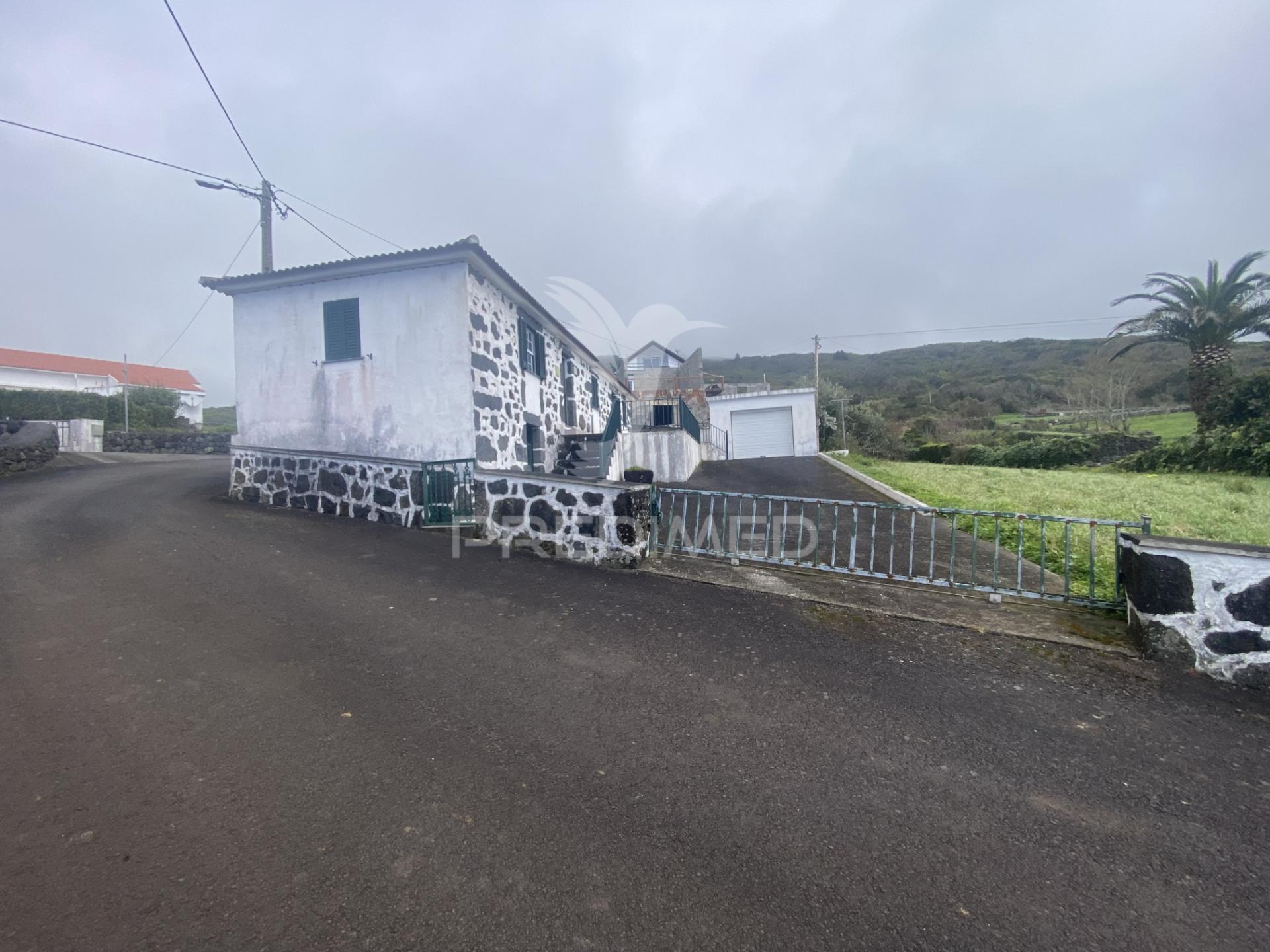 Moradia t2 com terreno na freguesia dos rosais