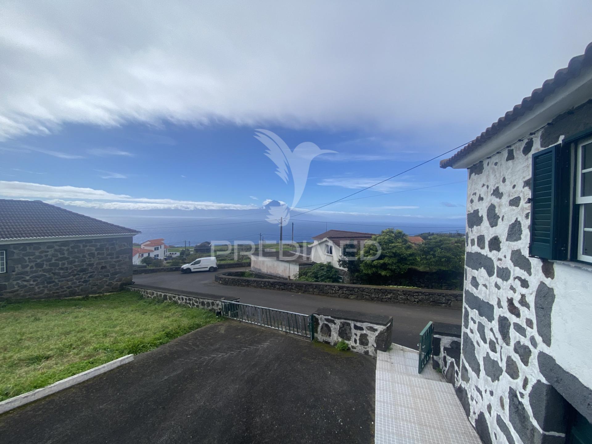 Moradia t2 com terreno na freguesia dos rosais