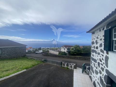 Moradia t2 com terreno na freguesia dos rosais