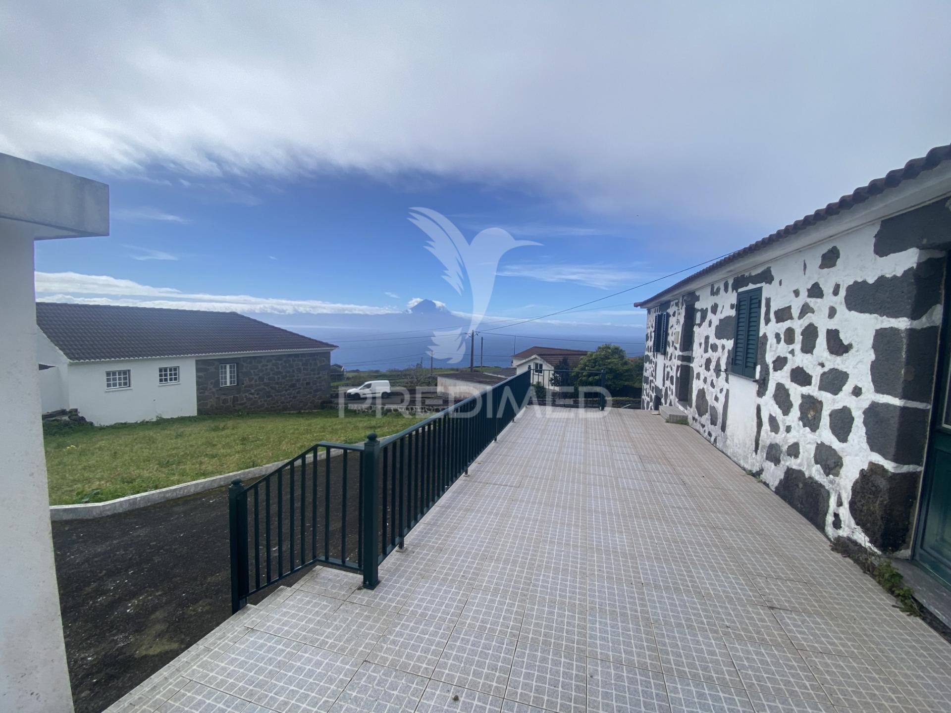 Moradia t2 com terreno na freguesia dos rosais