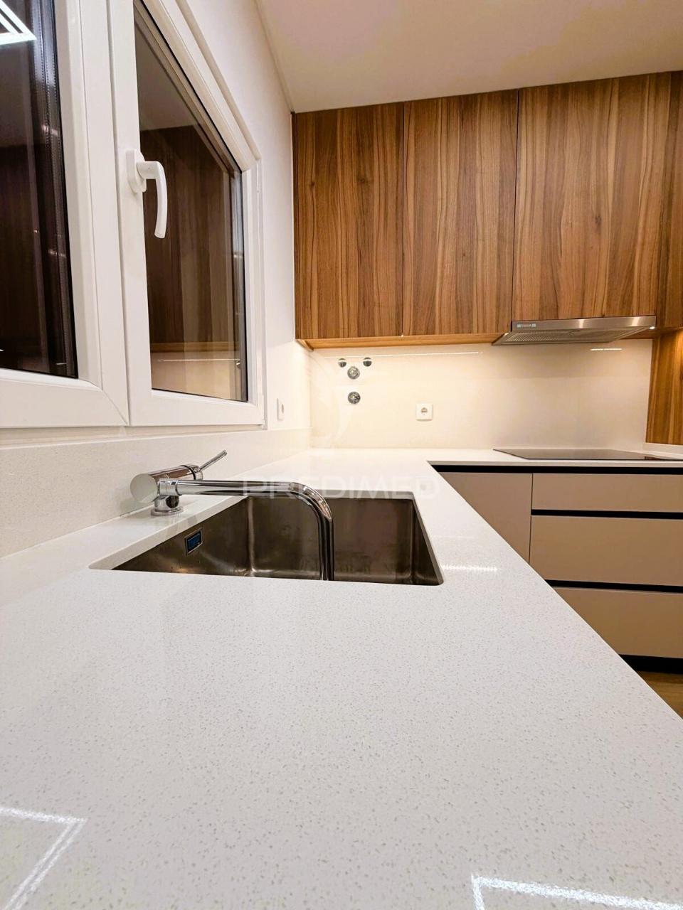 Suite, garagem, varandas, acabamentos de qualidade