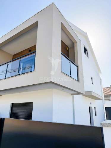 Suite, garagem, varandas, acabamentos de qualidade