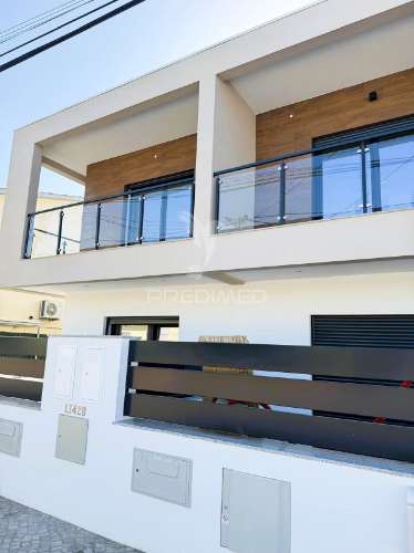 Suite, garagem, varandas, acabamentos de qualidade