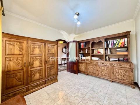 Moradia t3  em creixomil - guimarães