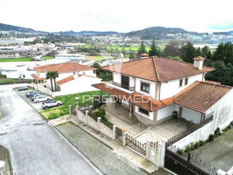 Moradia t3  em creixomil - guimarães