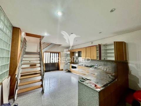 Moradia t3  em creixomil - guimarães