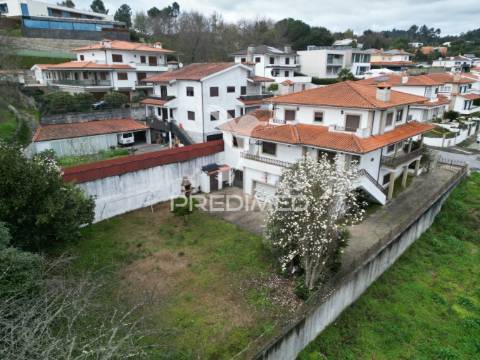 Moradia t3  em creixomil - guimarães