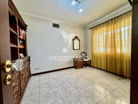 Moradia t3  em creixomil - guimarães