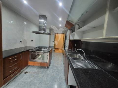 Apartamento t2 com elevadores no centro de vila franca de xira