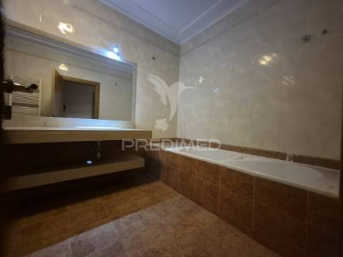 Apartamento t2 com elevadores no centro de vila franca de xira