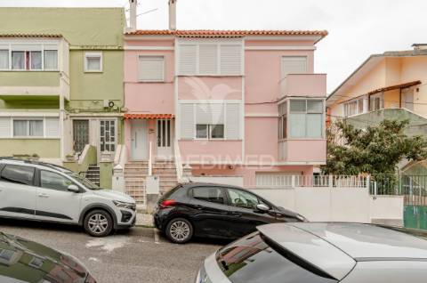 Moradia t4 com sótão e garagem | mina de água – amadora