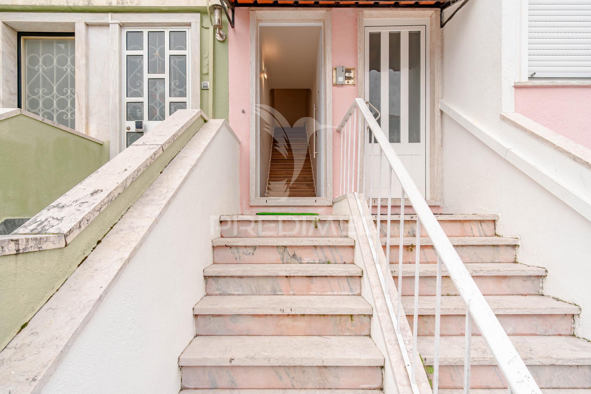 Moradia t4 com sótão e garagem | mina de água – amadora