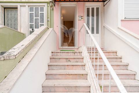 Moradia t4 com sótão e garagem | mina de água – amadora