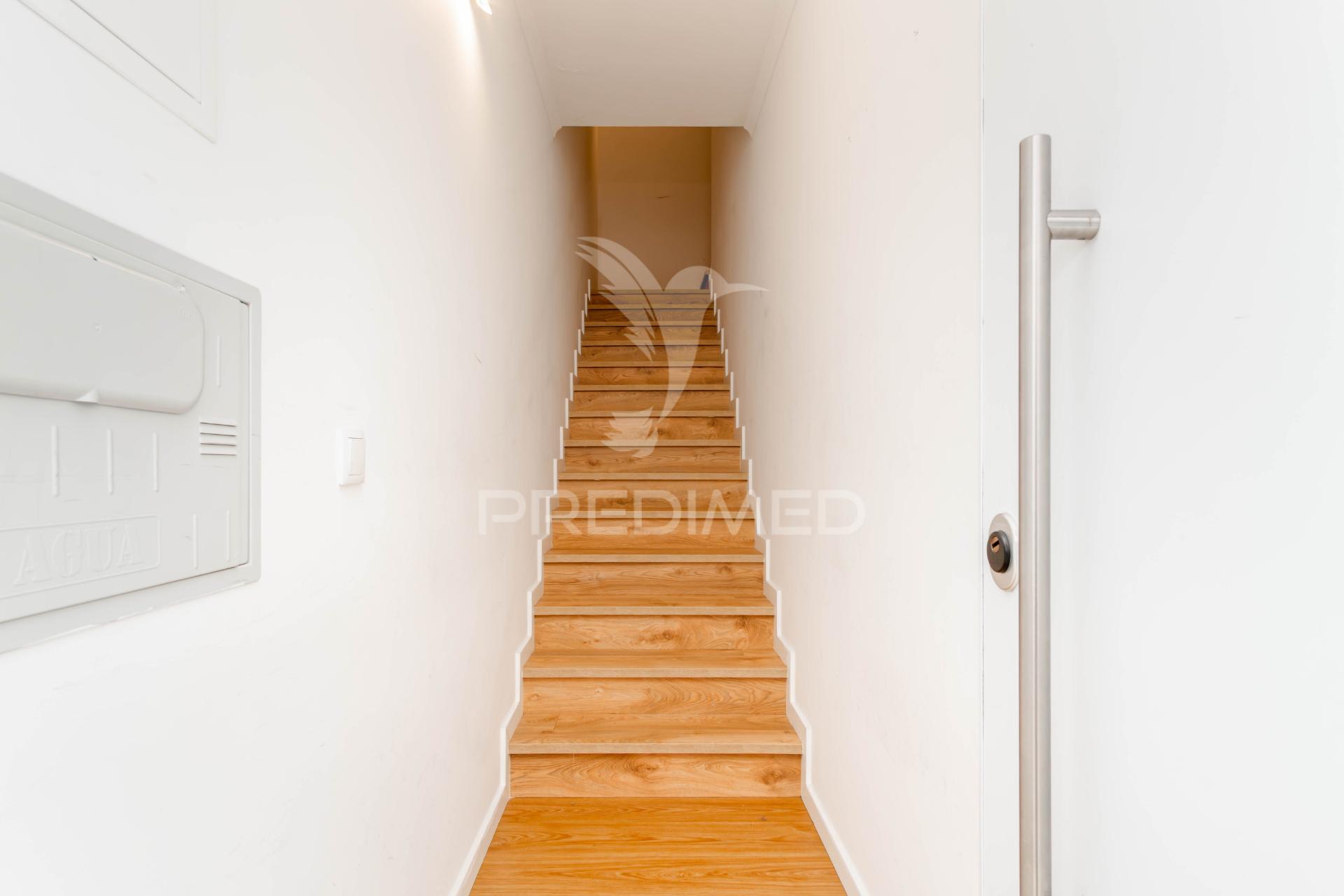 Moradia t4 com sótão e garagem | mina de água – amadora