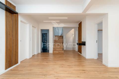 Moradia t4 com sótão e garagem | mina de água – amadora