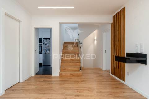 Moradia t4 com sótão e garagem | mina de água – amadora