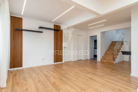 Moradia t4 com sótão e garagem | mina de água – amadora