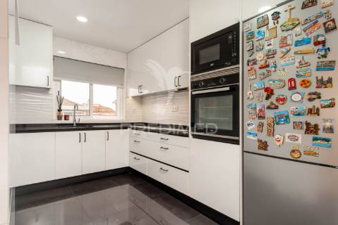 Moradia t4 com sótão e garagem | mina de água – amadora