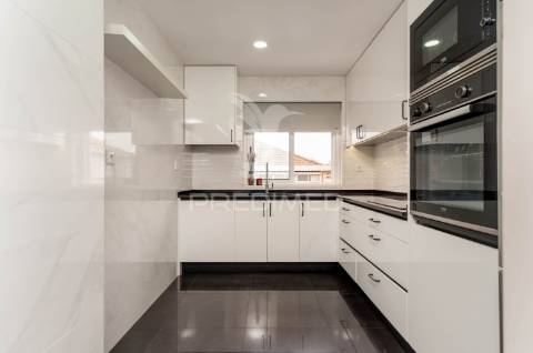 Moradia t4 com sótão e garagem | mina de água – amadora