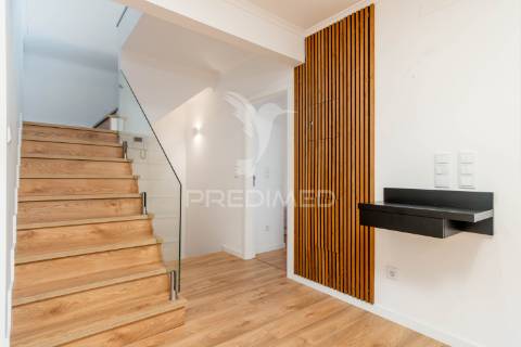 Moradia t4 com sótão e garagem | mina de água – amadora