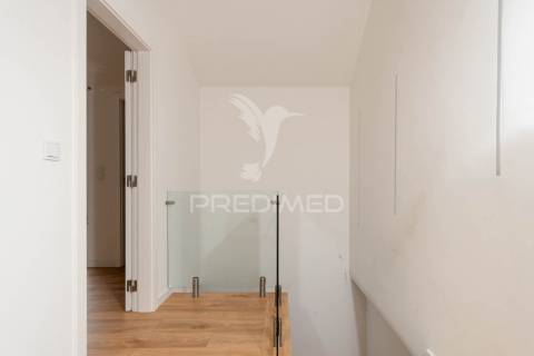 Moradia t4 com sótão e garagem | mina de água – amadora