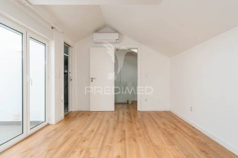 Moradia t4 com sótão e garagem | mina de água – amadora