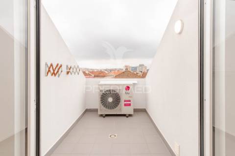 Moradia t4 com sótão e garagem | mina de água – amadora