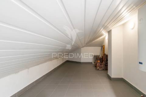 Moradia t4 com sótão e garagem | mina de água – amadora