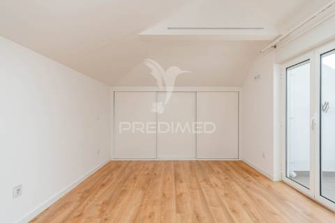 Moradia t4 com sótão e garagem | mina de água – amadora