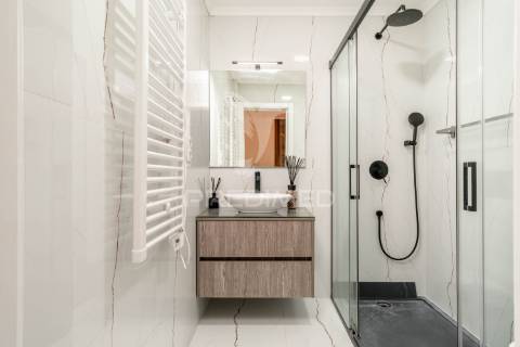 Moradia t4 com sótão e garagem | mina de água – amadora