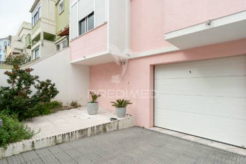 Moradia t4 com sótão e garagem | mina de água – amadora