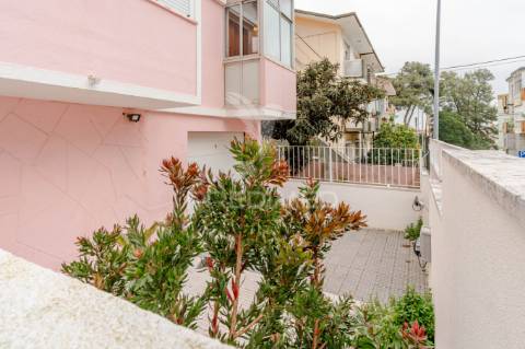 Moradia t4 com sótão e garagem | mina de água – amadora