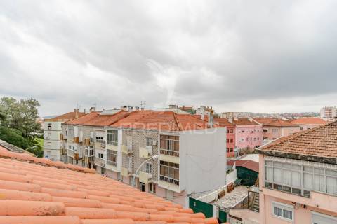 Moradia t4 com sótão e garagem | mina de água – amadora