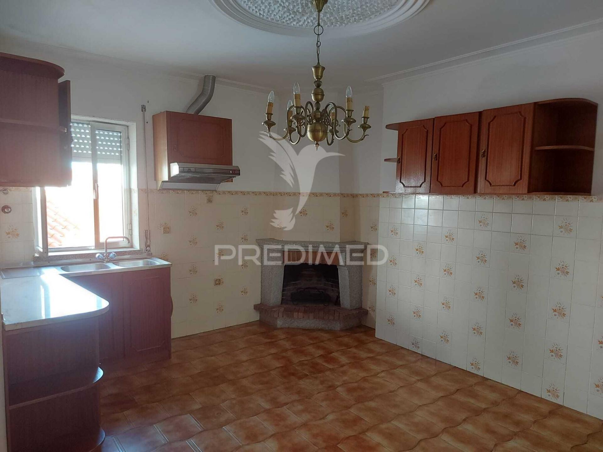 Moradia t2 c/aproveitamento de sótão