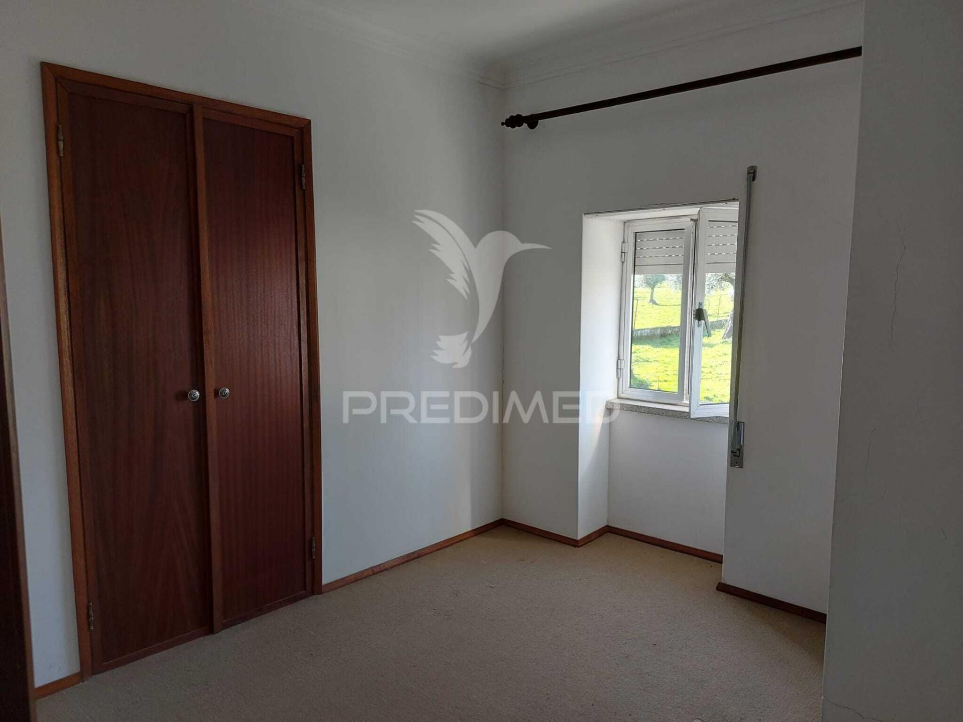 Moradia t2 c/aproveitamento de sótão